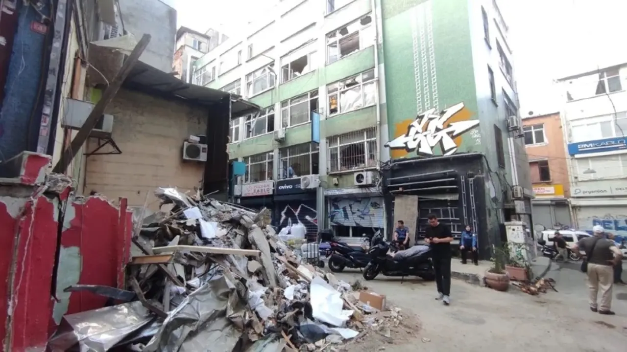 Beyoğlu'ndaki patlamanın verdiği hasar gün ağarınca ortaya çıktı 4