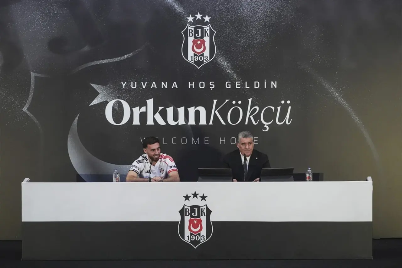Beşiktaş'tan Orkun Kökçü'ye 20 bin taraftarın önünde dev imza töreni 1
