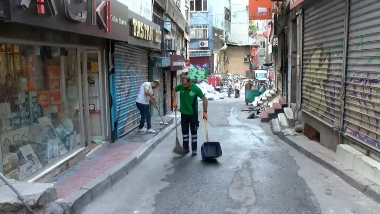 Beyoğlu'ndaki patlamanın verdiği hasar gün ağarınca ortaya çıktı 5