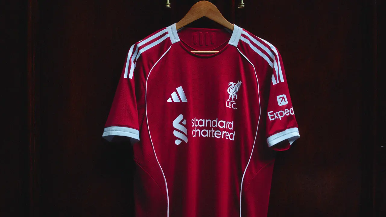 Liverpool yeni sezon formalarını tanıttı: 13 yıl aradan sonra Adidas’la yeniden buluşma 1