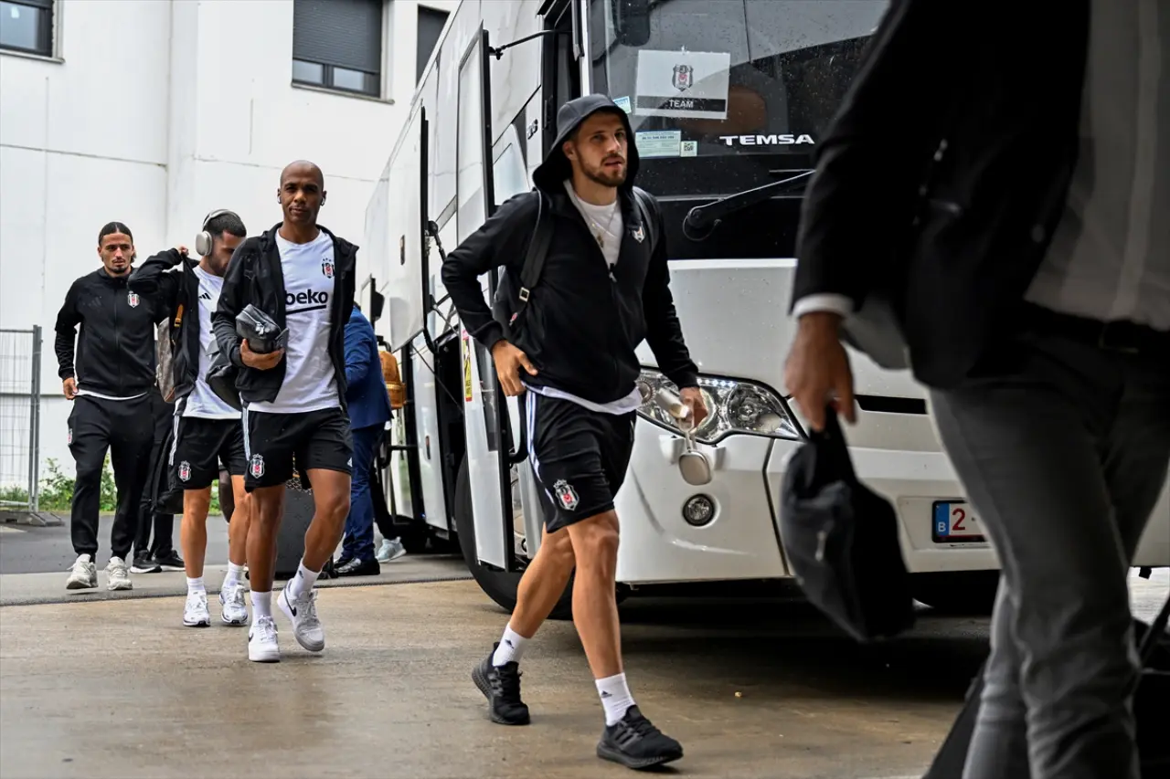 Beşiktaş, yarın oynayacağı Lausanne maçı için İsviçre'ye geldi 3