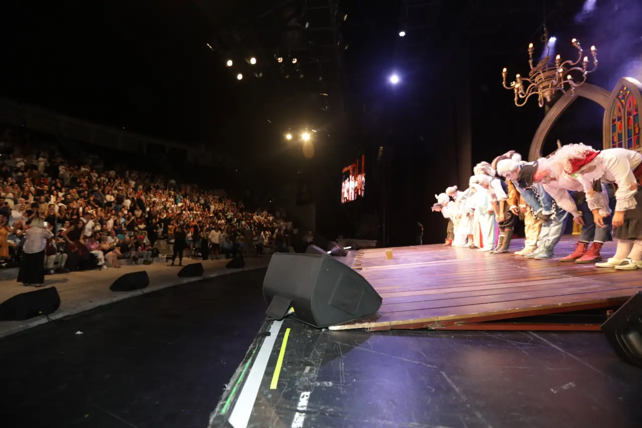 Şehir Tiyatroları'nın iddialı yapımları arasında yer alan 'Tartuffe' Harbiye'de tiyatroseverlerle buluştu 2