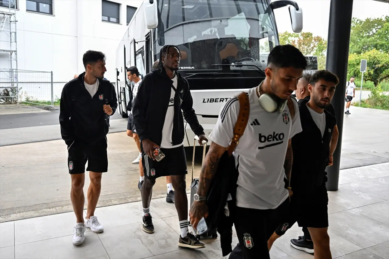 Beşiktaş, yarın oynayacağı Lausanne maçı için İsviçre'ye geldi 4