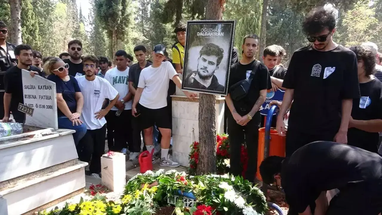 Ünlü yayıncı Jrokez son yolculuğuna uğurlandı: Tabutuna Fenerbahçe bayrağı sarılıydı 4