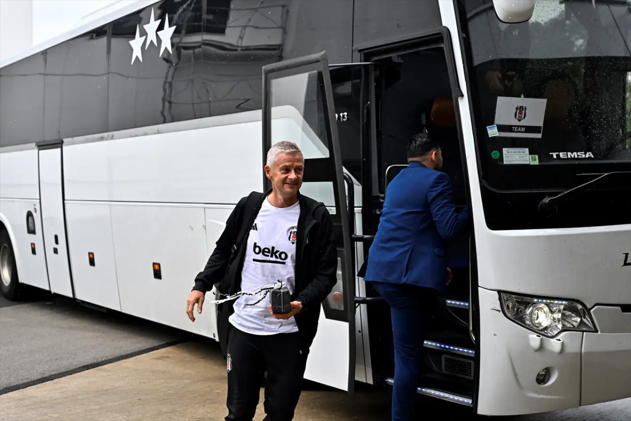 Beşiktaş, yarın oynayacağı Lausanne maçı için İsviçre'ye geldi 1