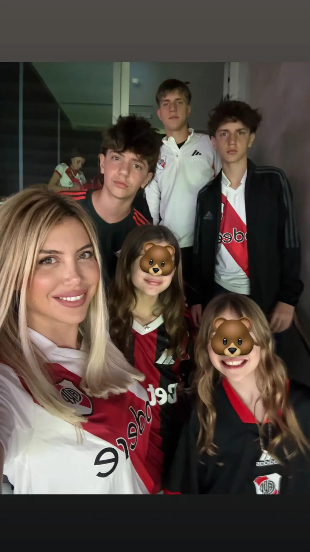 Wanda Nara, China Suárez’in çocuklarının Türkiye’de okula başladığını öğrenince küplere bindi: Nispet yaparcasına paylaşım yaptı! 5