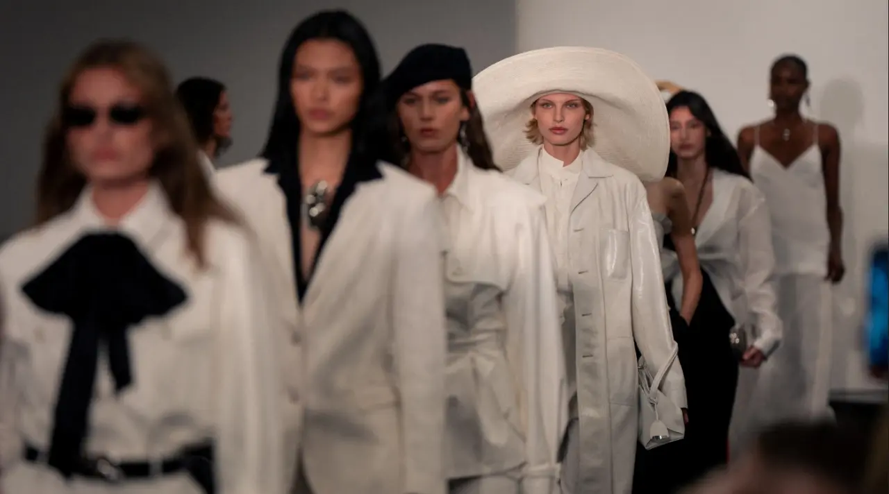 Giorgio Armani’nin ölümü sonrası dünyanın en yaşlı büyük moda tasarımcısı Ralph Lauren... 4