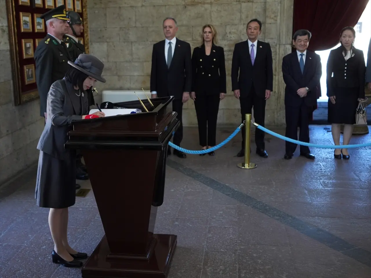 Japonya Prensesi Akiko Mikasa Anıtkabir’i ziyaret etti 3