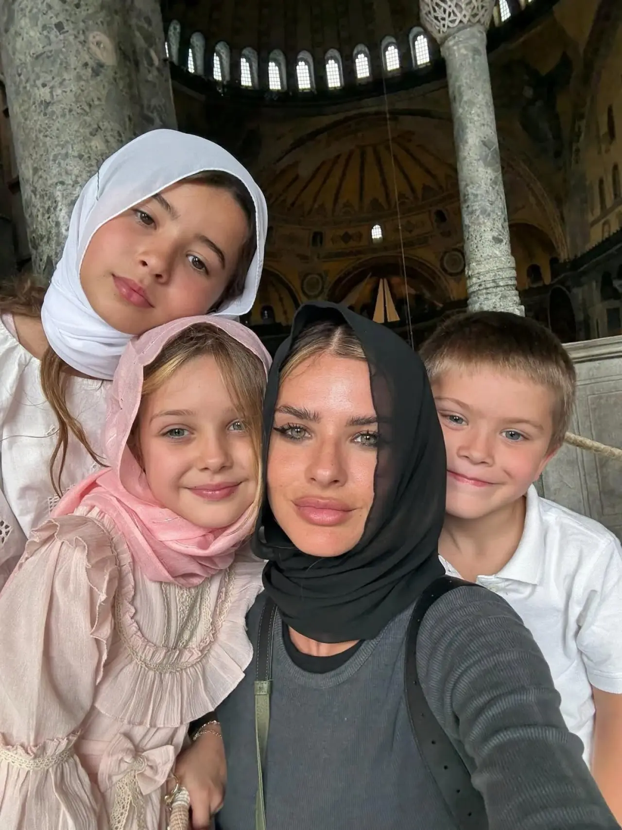 Wanda Nara, China Suárez’in çocuklarının Türkiye’de okula başladığını öğrenince küplere bindi: Nispet yaparcasına paylaşım yaptı! 1