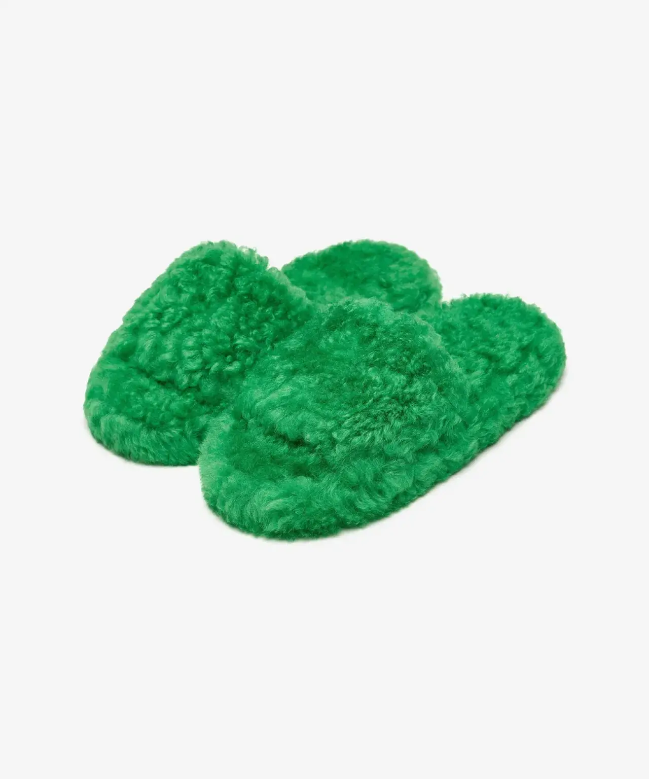 Serenay Sarıkaya’nın yaklaşık 37 bin TL’lik yeşil tüylü terlikleri bakın hangi markanın çıktı? 2