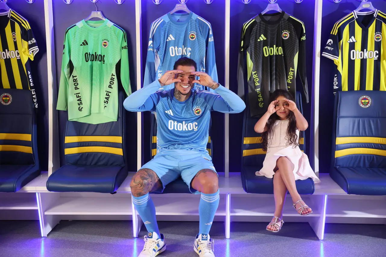 Dünyaca ünlü kaleci Ederson, Fenerbahçe'ye imza attı! 6