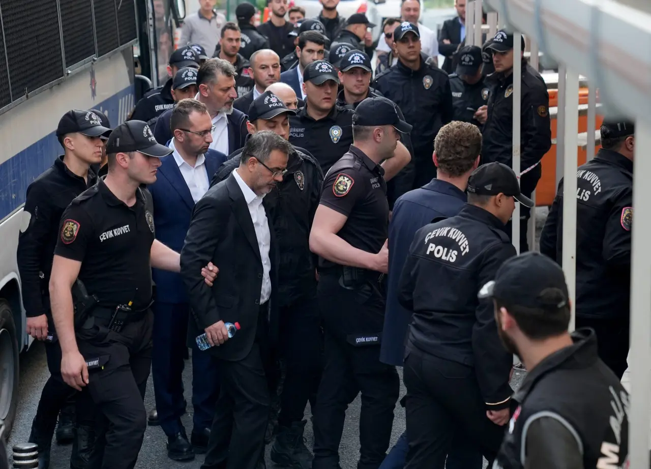 Dalga dalga İBB operasyonları: Gözaltılar, tutuklamalar ve tahliyeler 5