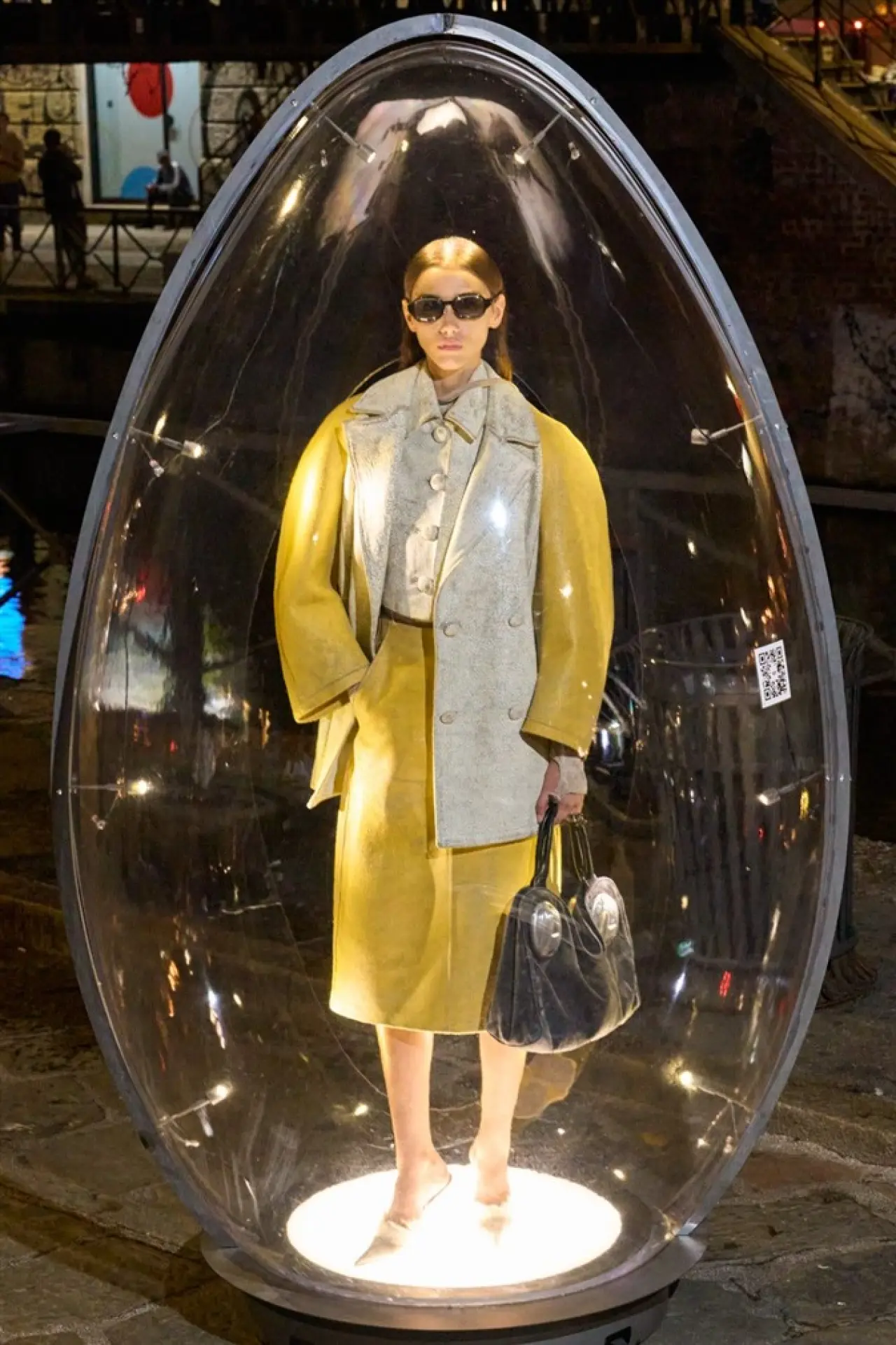 Diesel, Milano Moda Haftasına damgasını vurdu: Ürünlerini "kapsül" içine koyulmuş mankenlere tanıttı 1