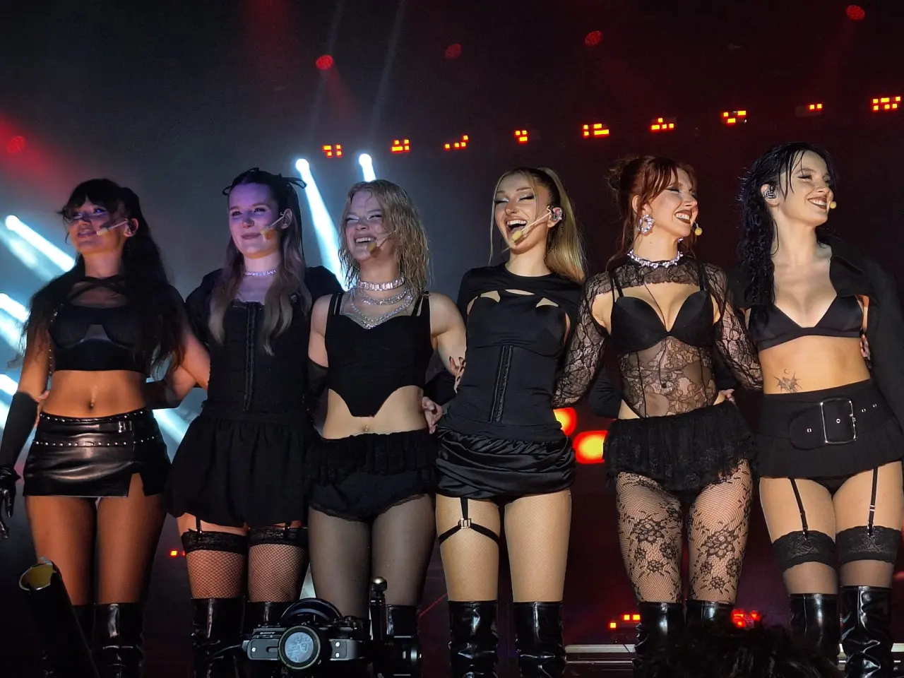 Manifest’in +18 konseri sosyal medyayı salladı 3