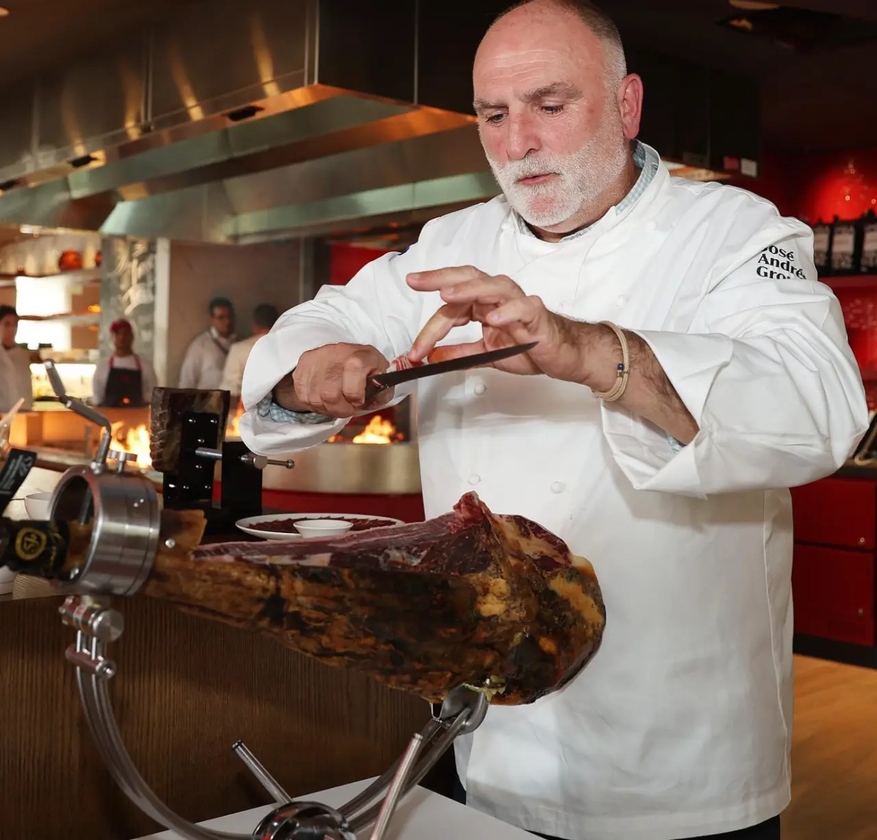 Ünlü Şef José Andrés’ten Gordon Ramsay’e sert çıkış: “Paellaya chorizo koyan şefler kötü mutfağa aittir!” 6