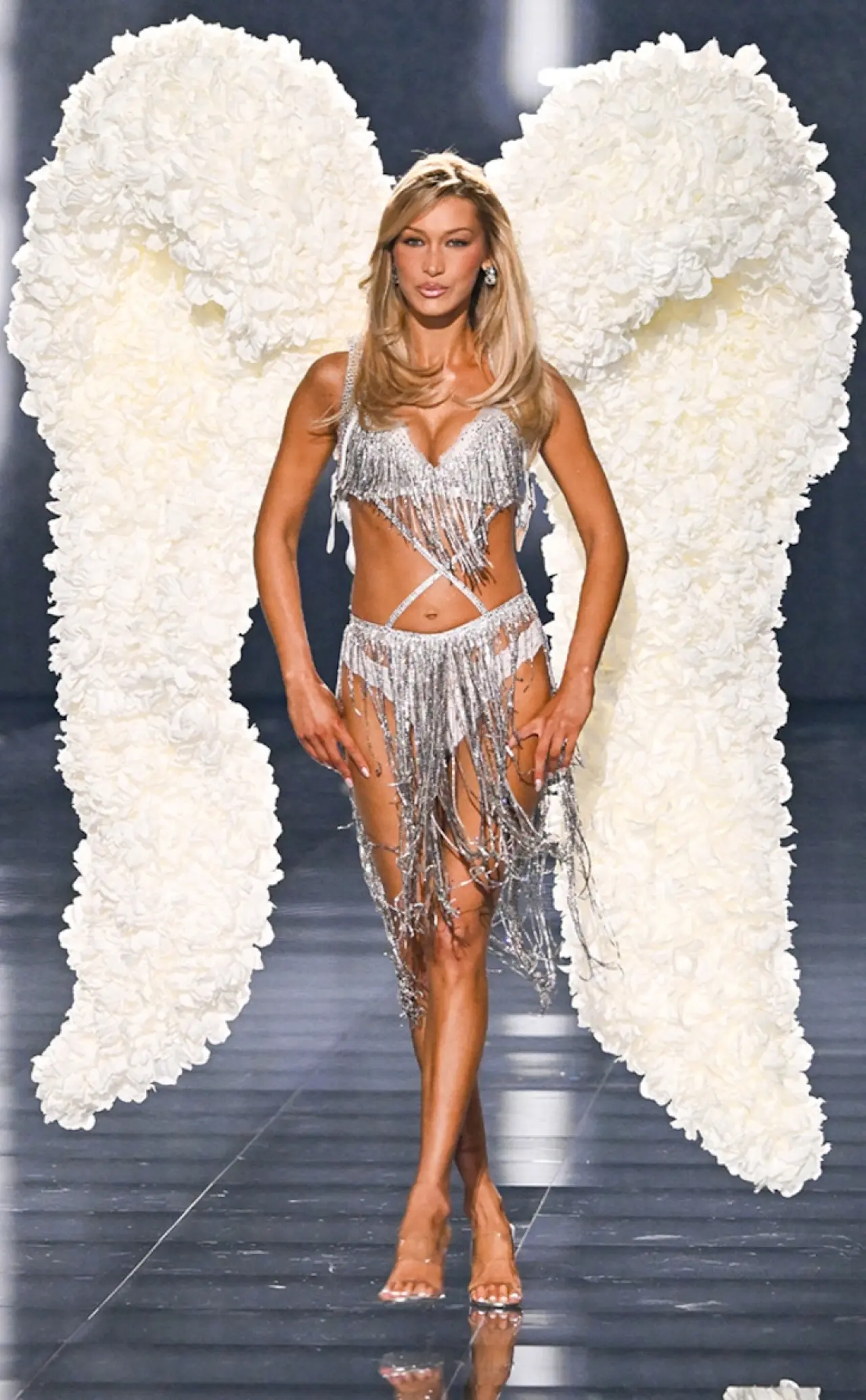 Victoria's Secret 2025 defilesi yeni yüzleriyle birçok ilke imza attı 27