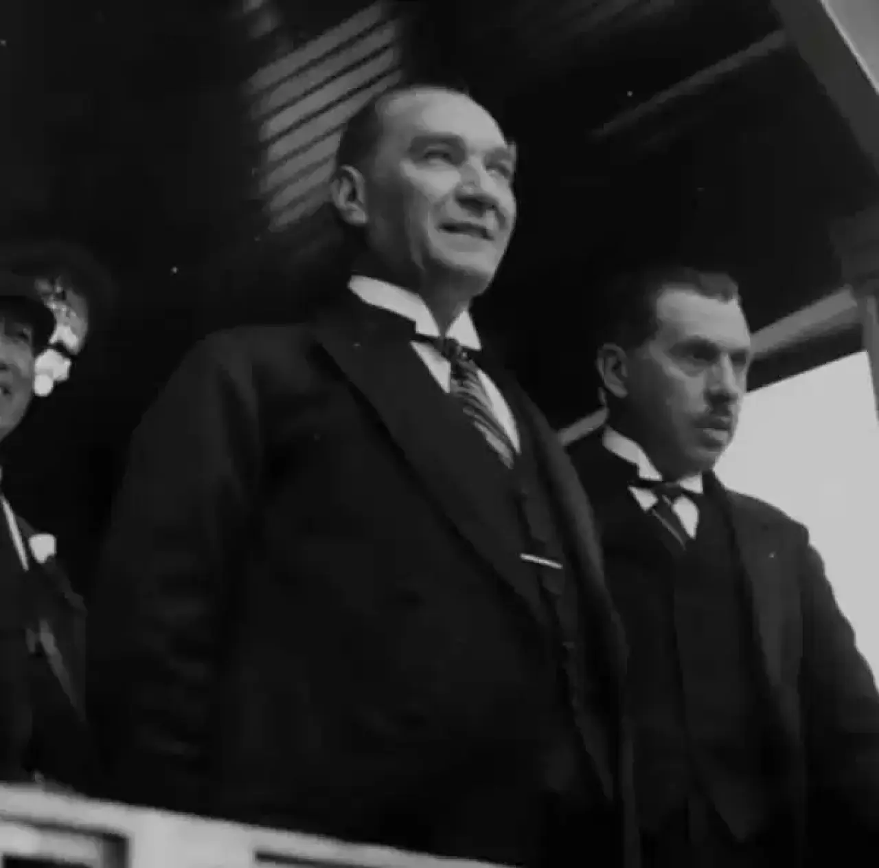 Ünlü isimler 10 Kasım'da Ata'sını unutmadı 1