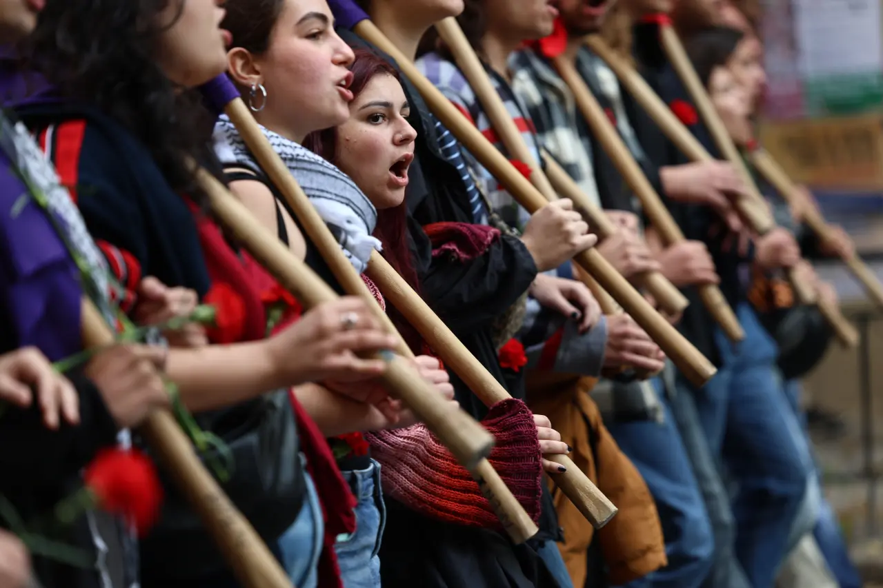 Yunanistan, cunta karşıtı Politeknik Direnişi'nin yıl dönümünde katledilenleri andı 6