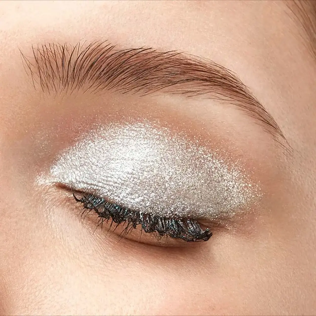 Cildinizi daha yaşlı gösteren 9 makyaj hatası: Genç görünüm için bunlardan kaçının! 6