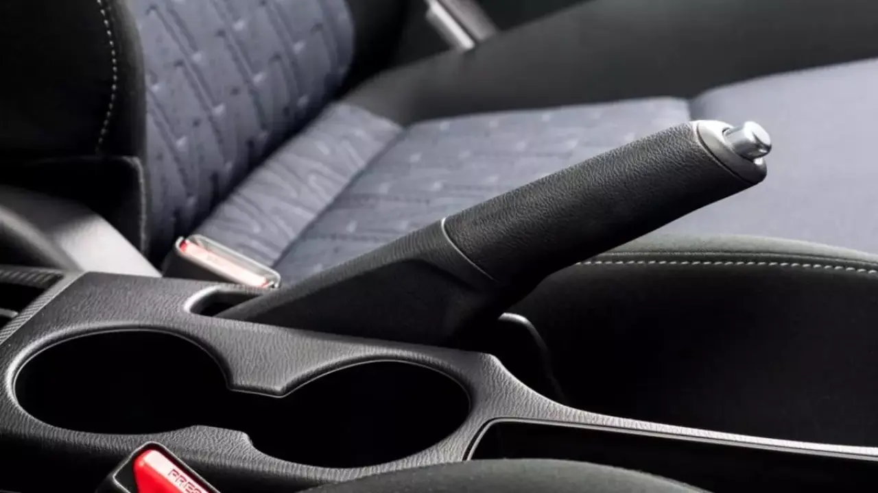 Otomobillerde bir devrin sonu: Yıllar içinde kaybolan araç özellikleri 6