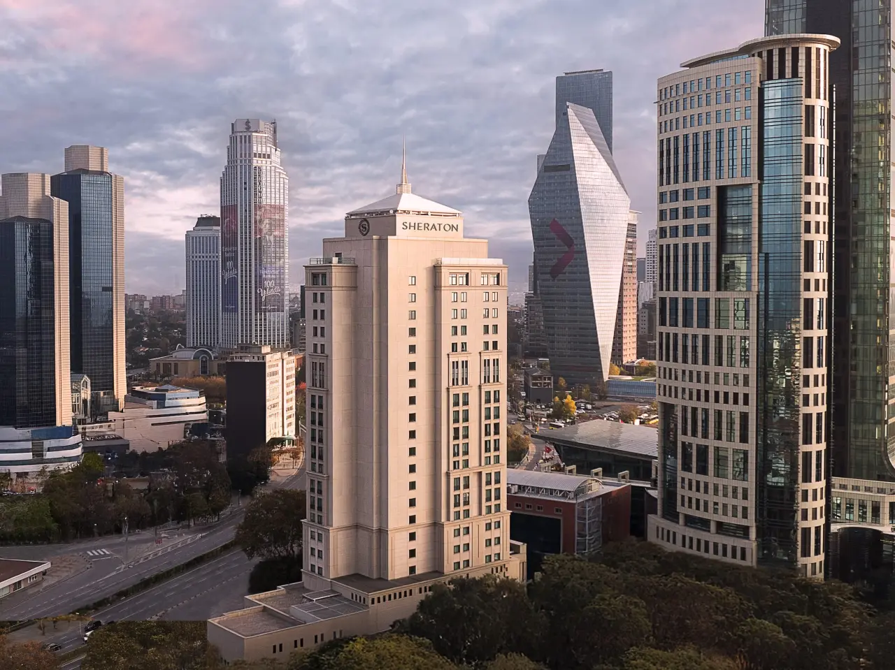 2026’ya nerede, kaça giriyoruz? İstanbul’un gözde otellerinde yılbaşı fiyatları 13