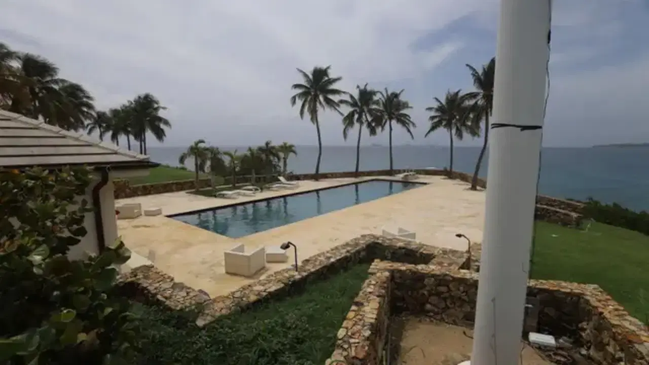 Epstein’ın karanlık adasından yeni görüntüler: Komite yıllarca saklanan kareleri yayımladı 5