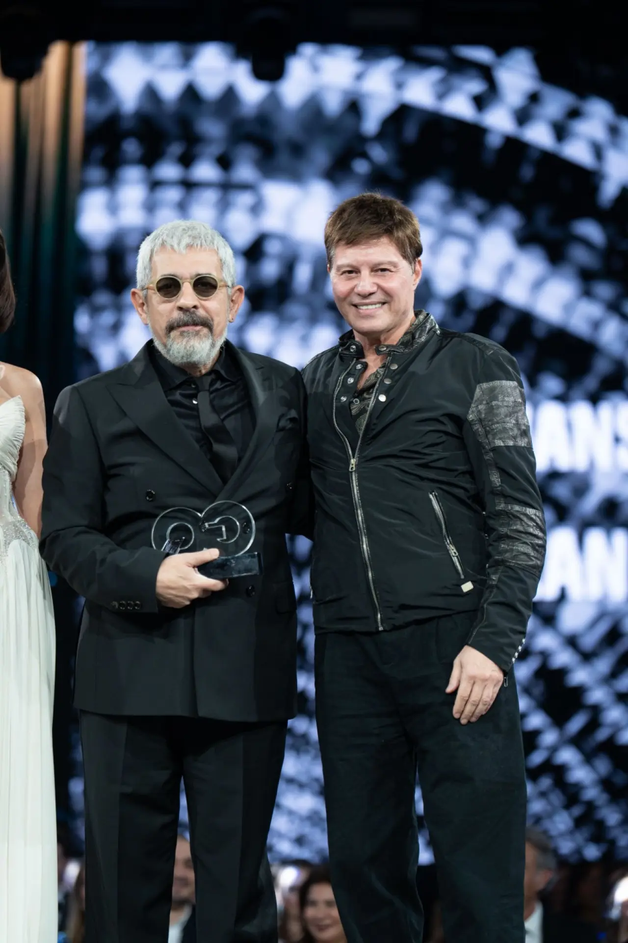 GQ Men Of The Year 2025'te yıldızlar geçidi: Edis, Mert Yazıcıoğlu ve Victor Osimhen ödül aldı 9