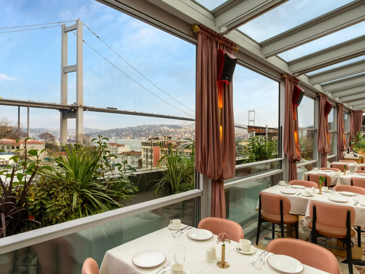 2026’ya nerede, kaça giriyoruz? İstanbul’un gözde otellerinde yılbaşı fiyatları 10