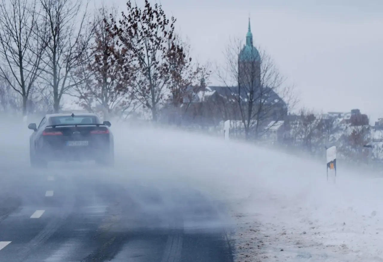 Almanya donuyor: Ağır kış şartları nedeniyle ülkede olağanüstü hal ilan edildi 4