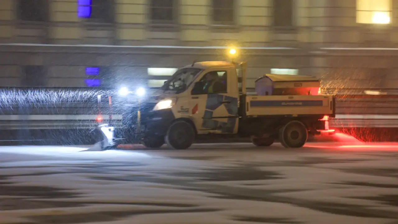 Almanya donuyor: Ağır kış şartları nedeniyle ülkede olağanüstü hal ilan edildi 6