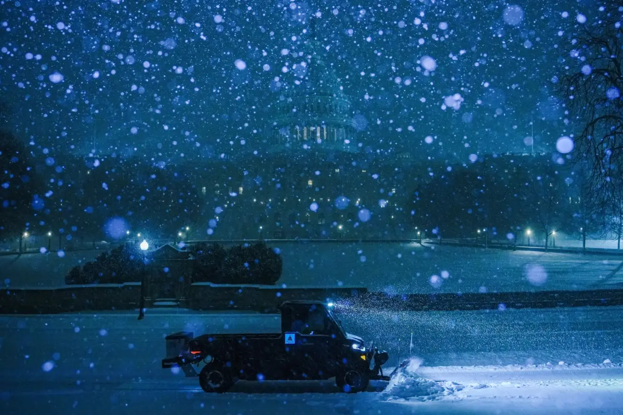 ABD'de 'Kutup Girdabı' alarmı: 100 milyon kişi kar hapsinde 4