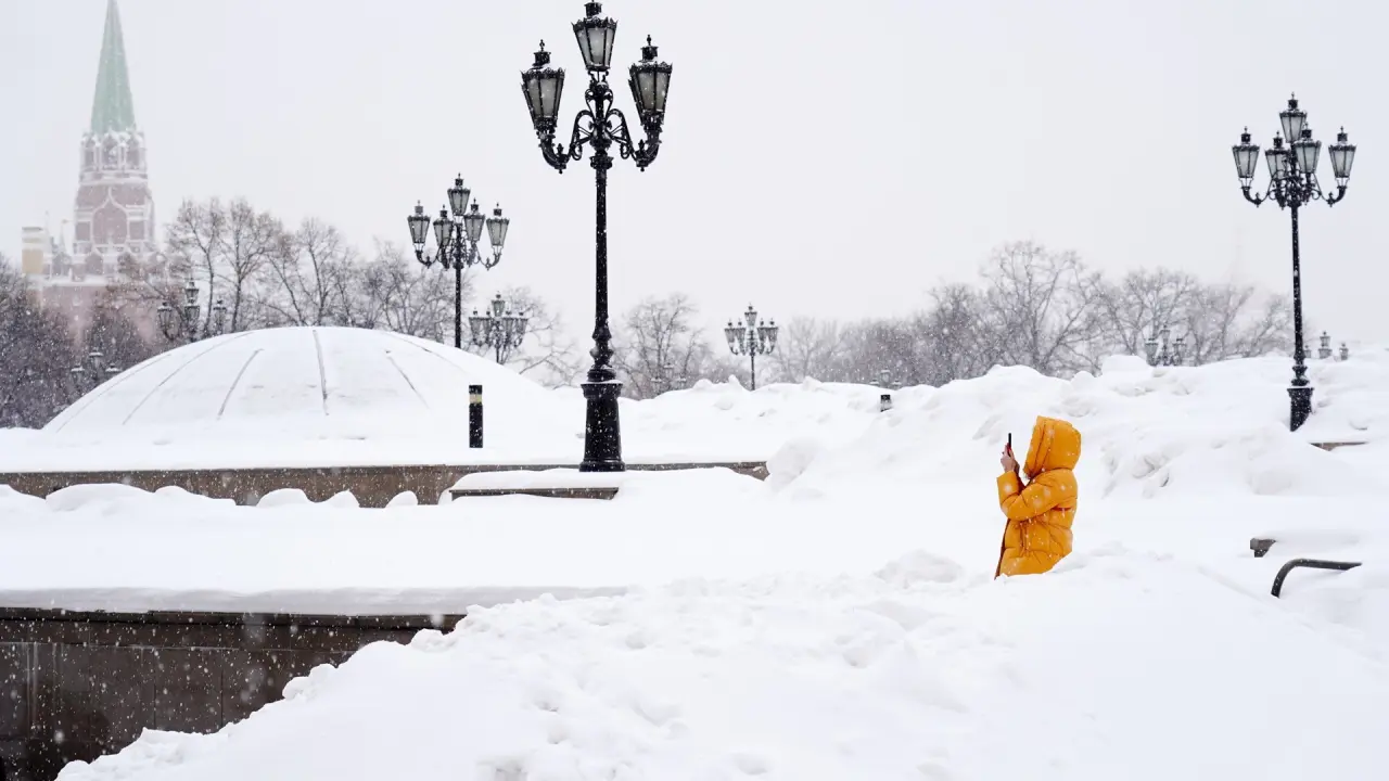 Rusya’da son 146 yılın en yoğun kar yağışı: Moskova’dan Vladivostok’a beyaz kabus 10