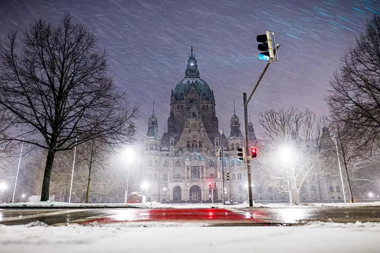 Almanya donuyor: Ağır kış şartları nedeniyle ülkede olağanüstü hal ilan edildi 3