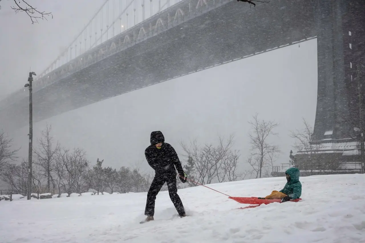 ABD'de 'Kutup Girdabı' alarmı: 100 milyon kişi kar hapsinde 14
