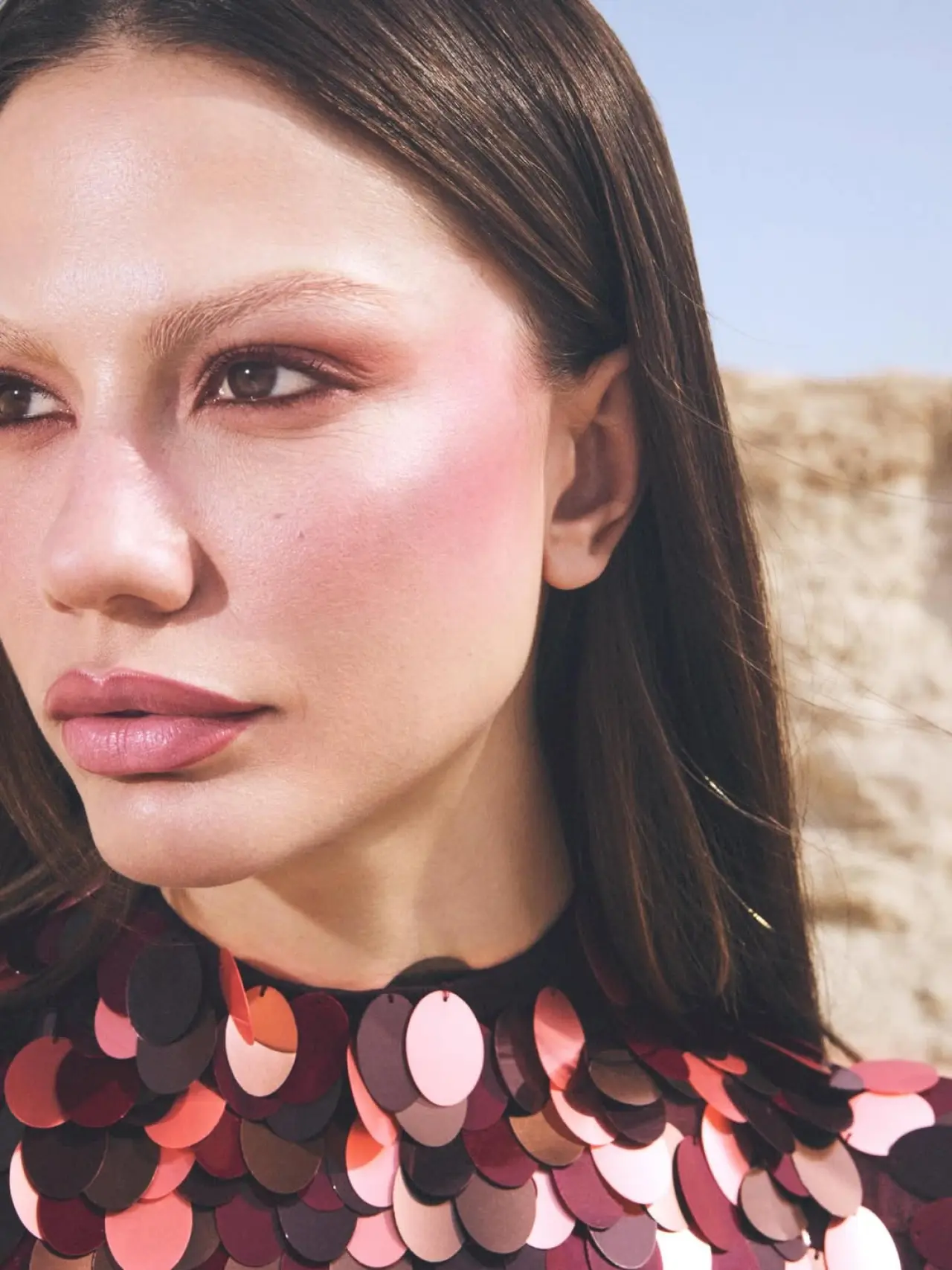 Demet Özdemir’in “No eyebrow” tarzı dikkat çekti: Kaşlarına yorum yağdı 5