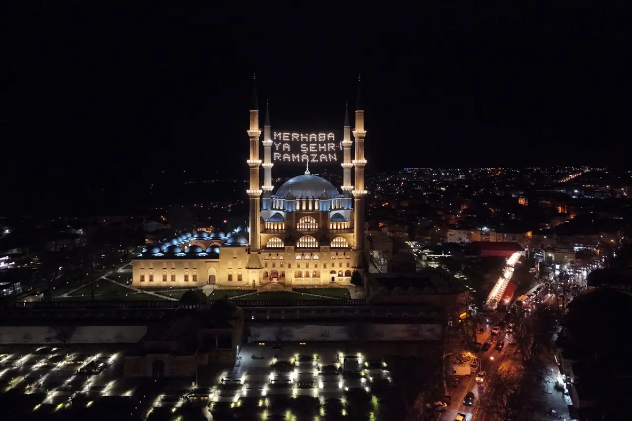 Selimiye Camii'nde 4 yıl sonra ilk teravih namazı kılındı 19