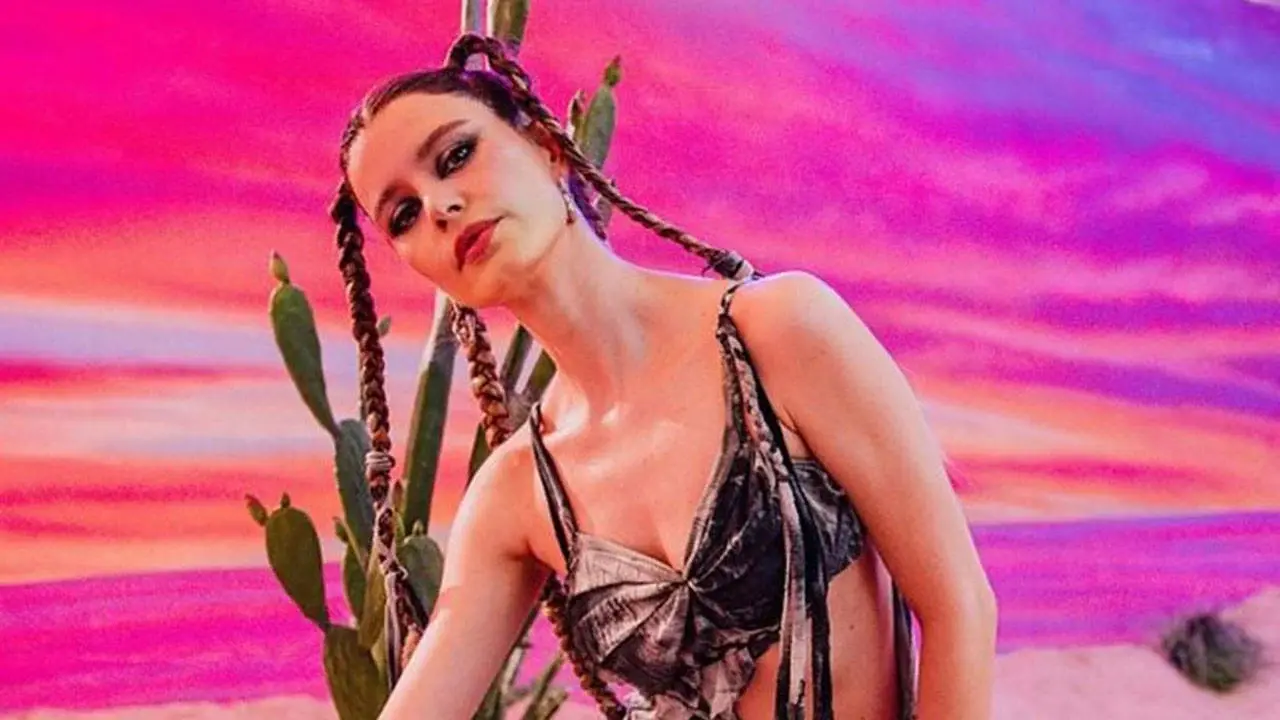 Beren Saat’in “CapitaliZoo” şarkısı sosyal medyada tartışılıyor: “Bu bir şımarıklık değil, derdini anlatma çabası” 1