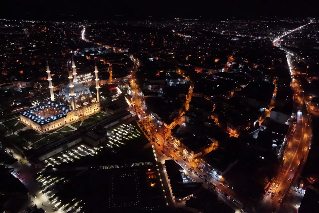 Selimiye Camii'nde 4 yıl sonra ilk teravih namazı kılındı 17
