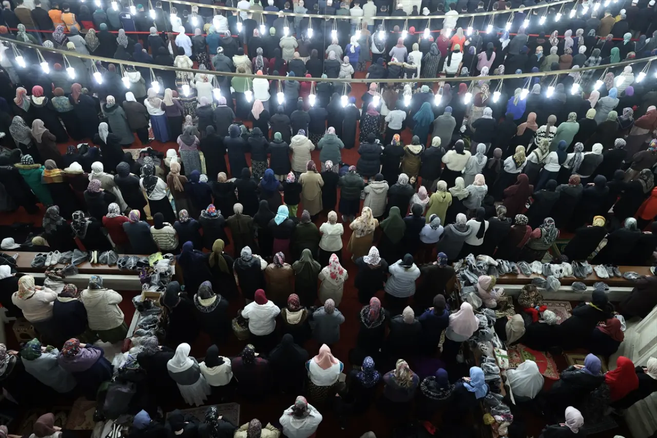 Selimiye Camii'nde 4 yıl sonra ilk teravih namazı kılındı 8