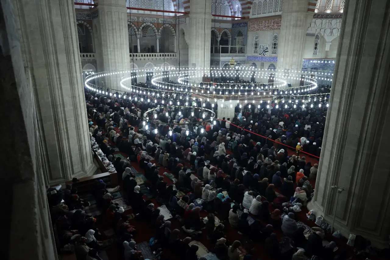 Selimiye Camii'nde 4 yıl sonra ilk teravih namazı kılındı 9