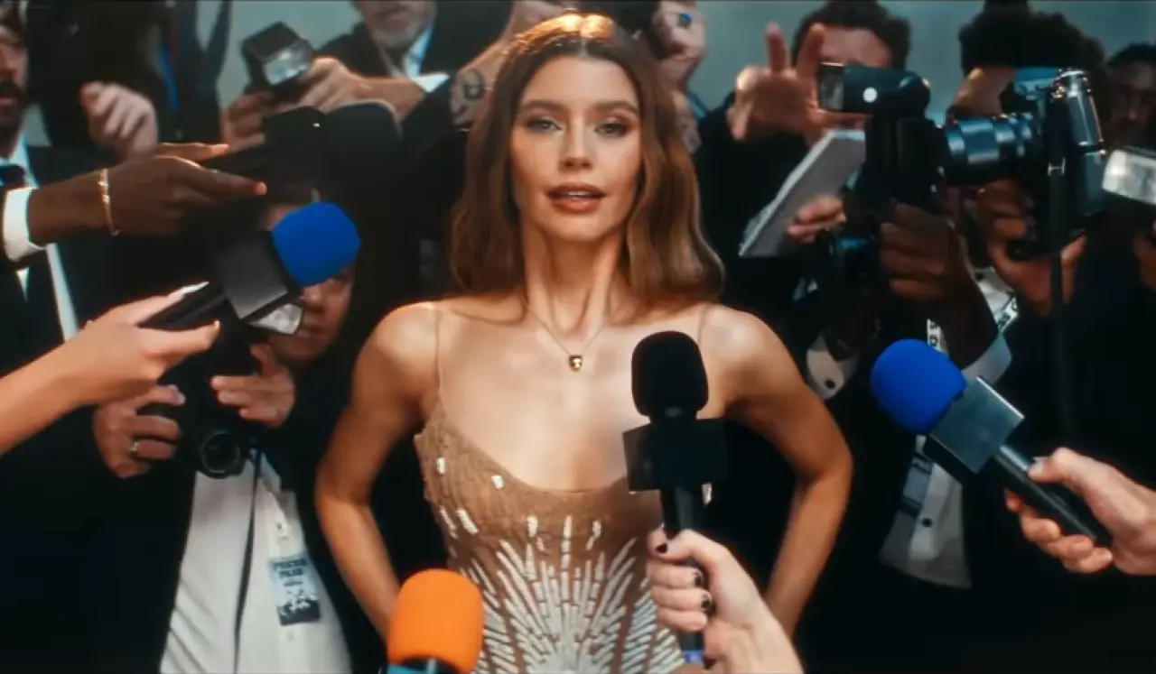 Beren Saat’in “CapitaliZoo” şarkısı sosyal medyada tartışılıyor: “Bu bir şımarıklık değil, derdini anlatma çabası” 2