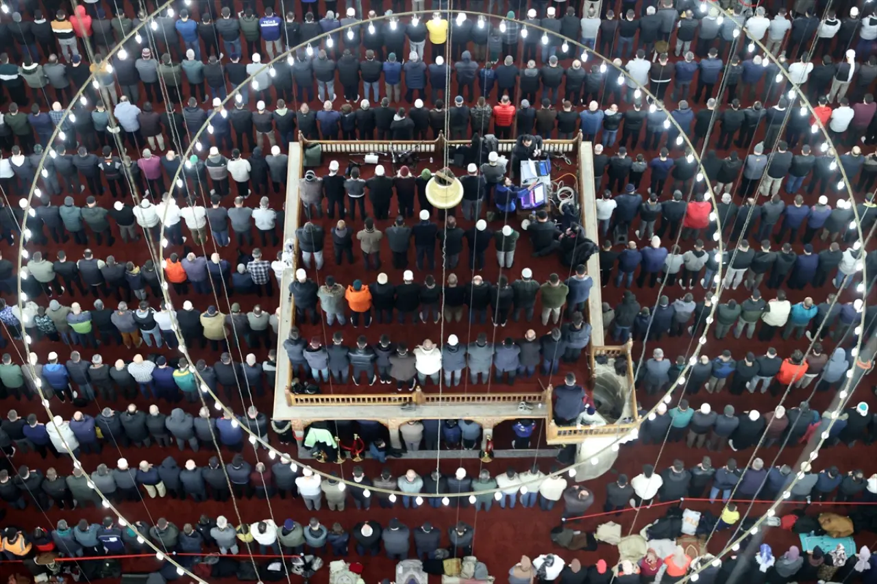 Selimiye Camii'nde 4 yıl sonra ilk teravih namazı kılındı 6