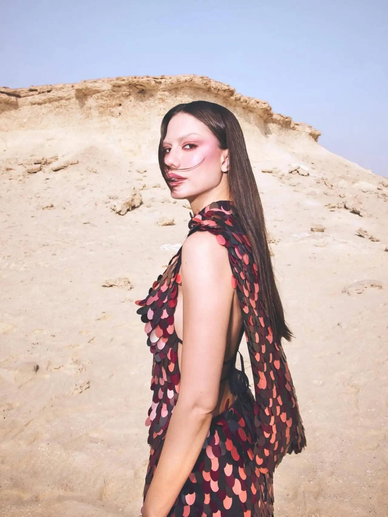 Demet Özdemir’in “No eyebrow” tarzı dikkat çekti: Kaşlarına yorum yağdı 1