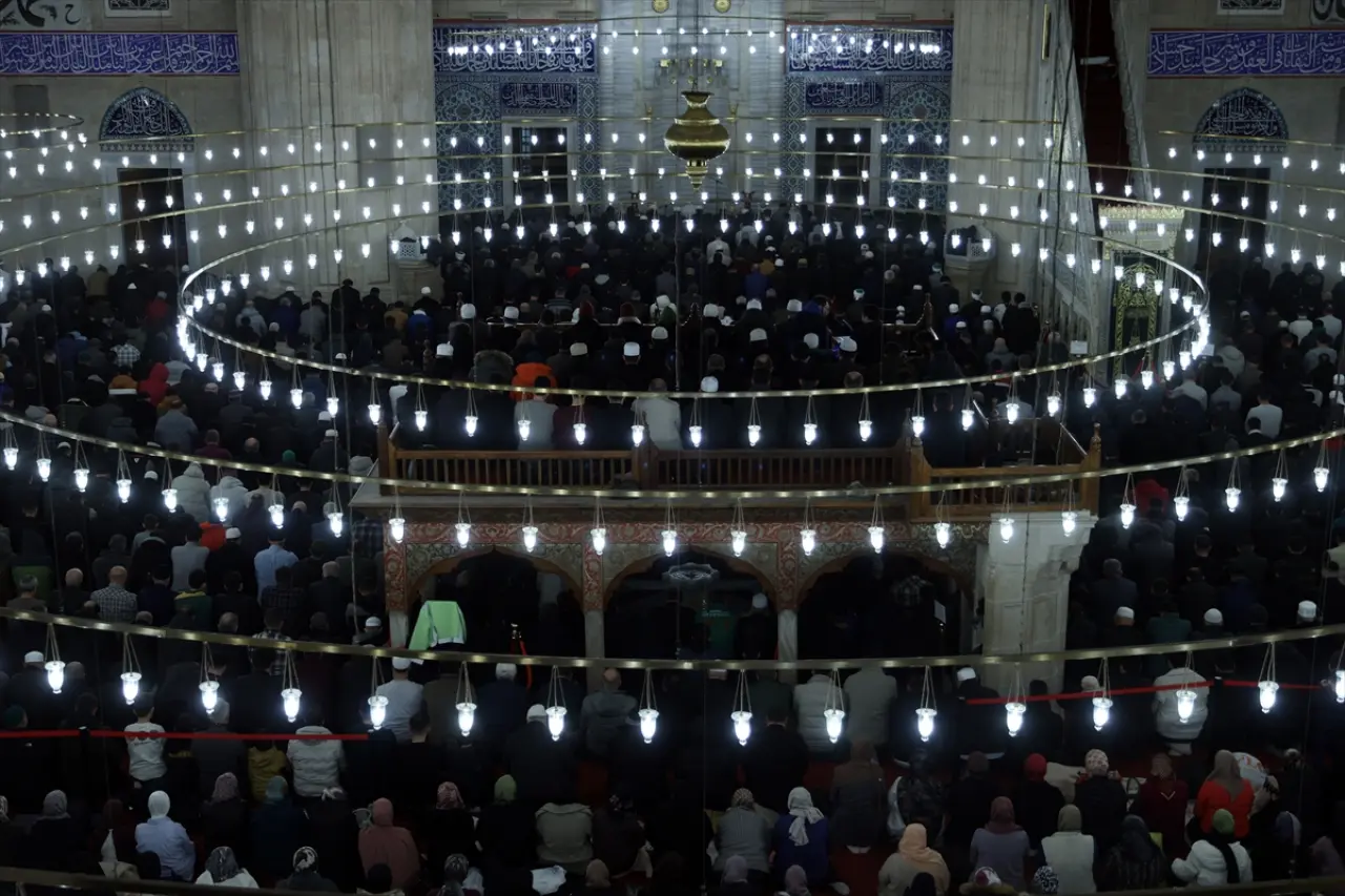 Selimiye Camii'nde 4 yıl sonra ilk teravih namazı kılındı 12
