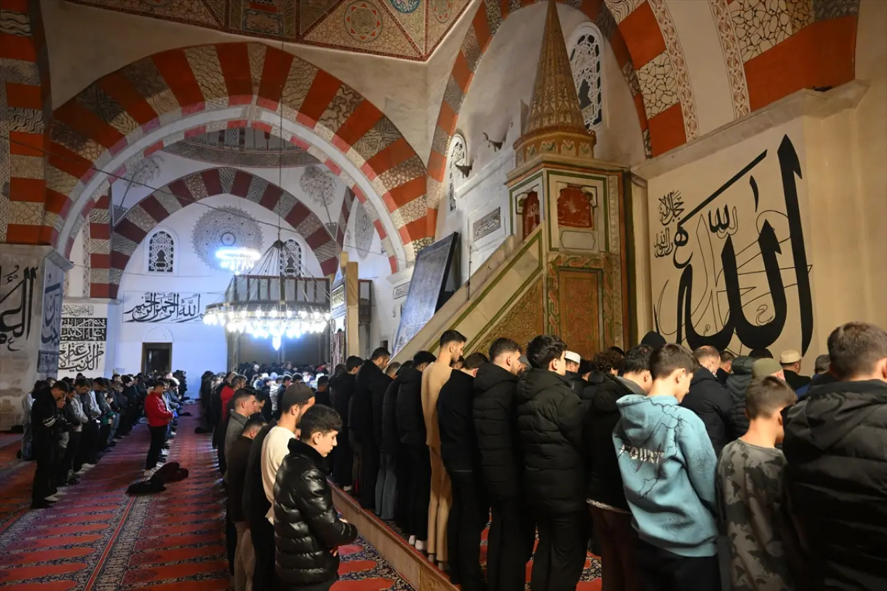 Selimiye Camii'nde 4 yıl sonra ilk teravih namazı kılındı 4