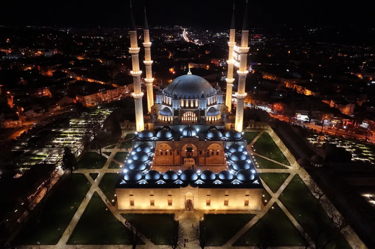 Selimiye Camii'nde 4 yıl sonra ilk teravih namazı kılındı 16