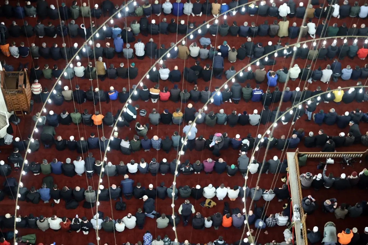 Selimiye Camii'nde 4 yıl sonra ilk teravih namazı kılındı 7