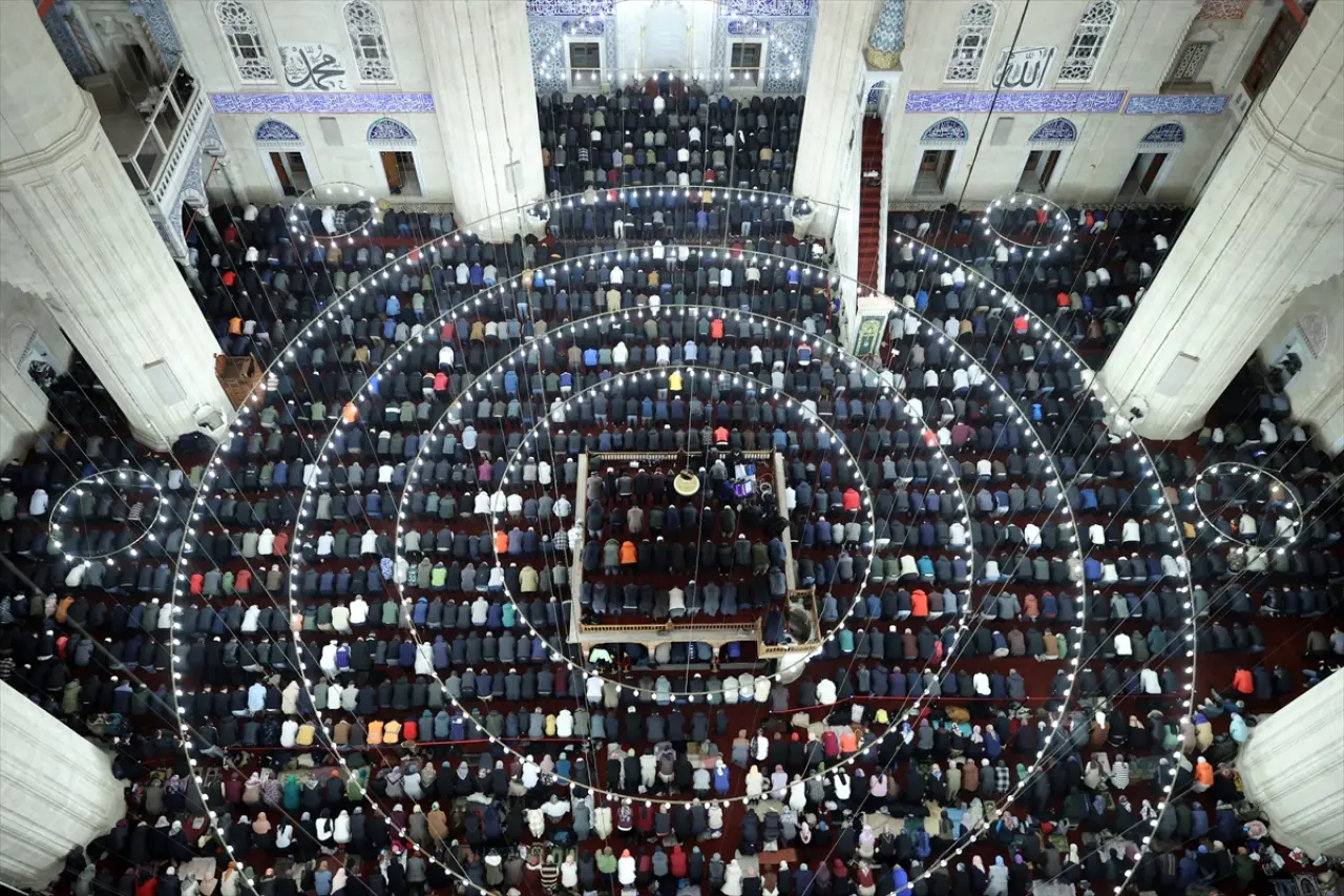 Selimiye Camii'nde 4 yıl sonra ilk teravih namazı kılındı 11