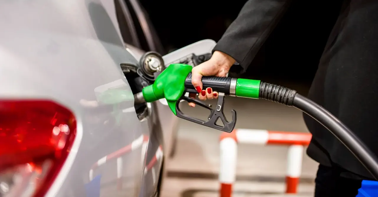 Akaryakıt fiyatları 20 Nisan 2026: Benzin ve motorine zam ya da indirim var mı? 2