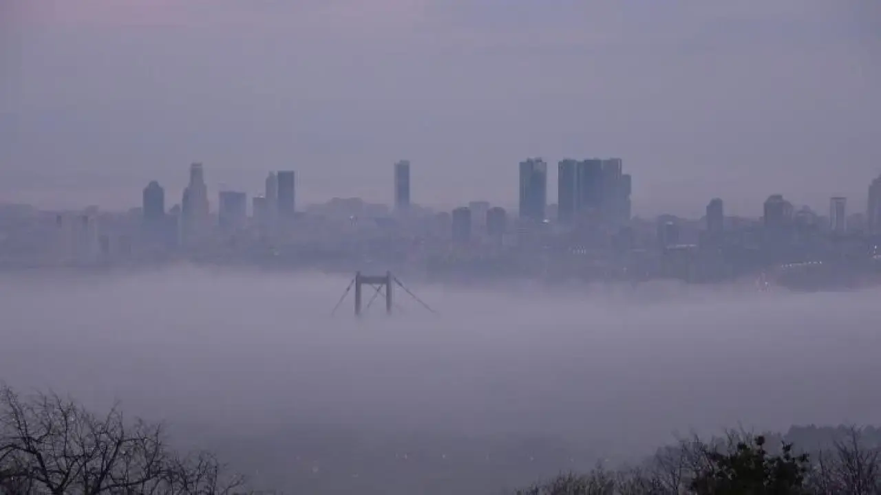 İstanbul sis bulutunun içinde kaldı: Ulaşımda aksamalar yaşanıyor 8